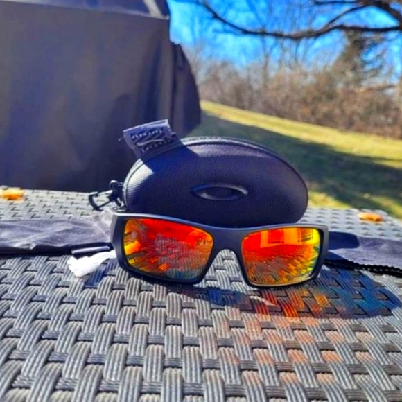 Oakley Other - Oakley Gascan Sunglasses